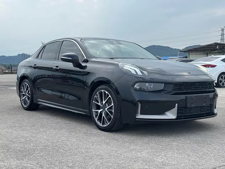Lynk & Co 03