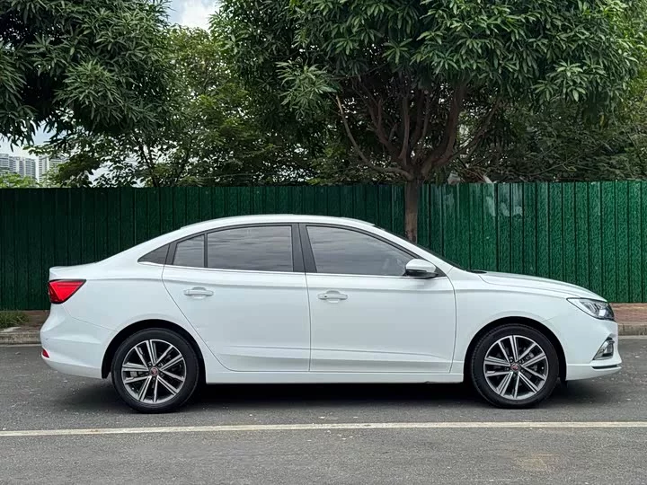 Roewe i5