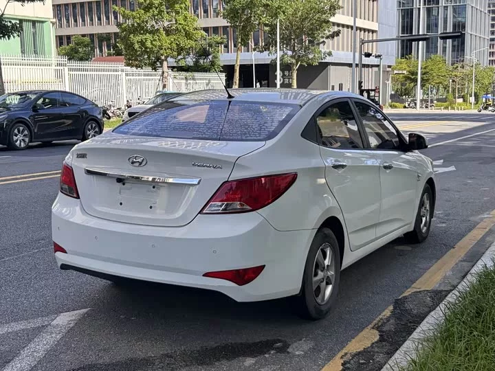 Hyundai Rena