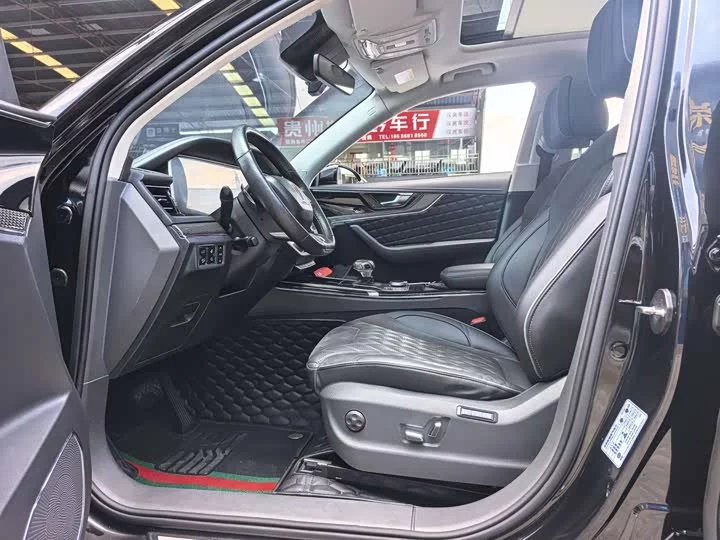 Hongqi HS5