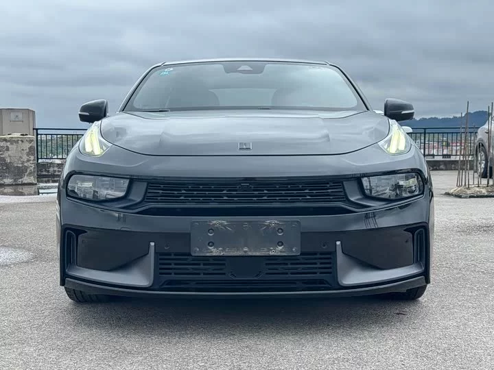 Lynk & Co 03