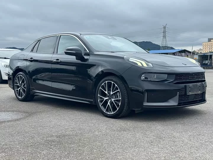 Lynk & Co 03