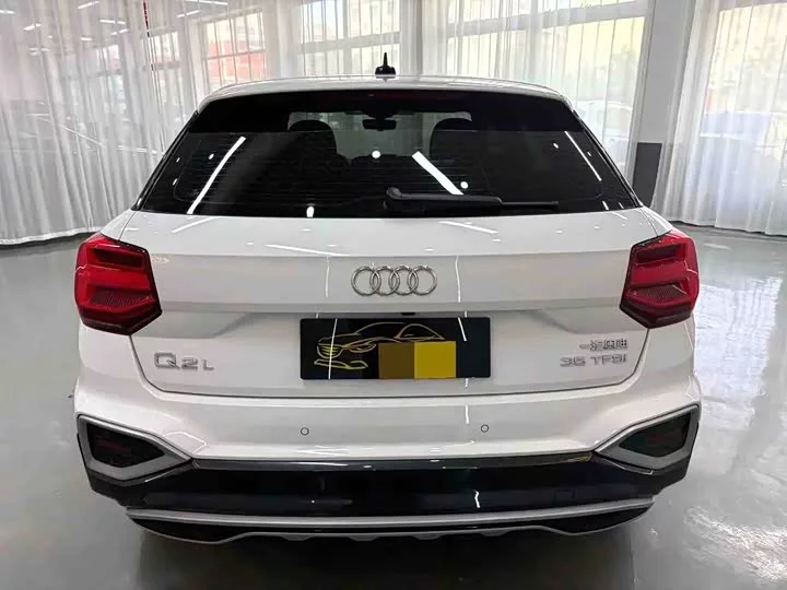 Audi Q2L
