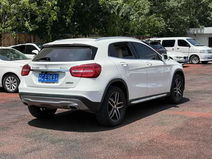 Mercedes-Benz GLA