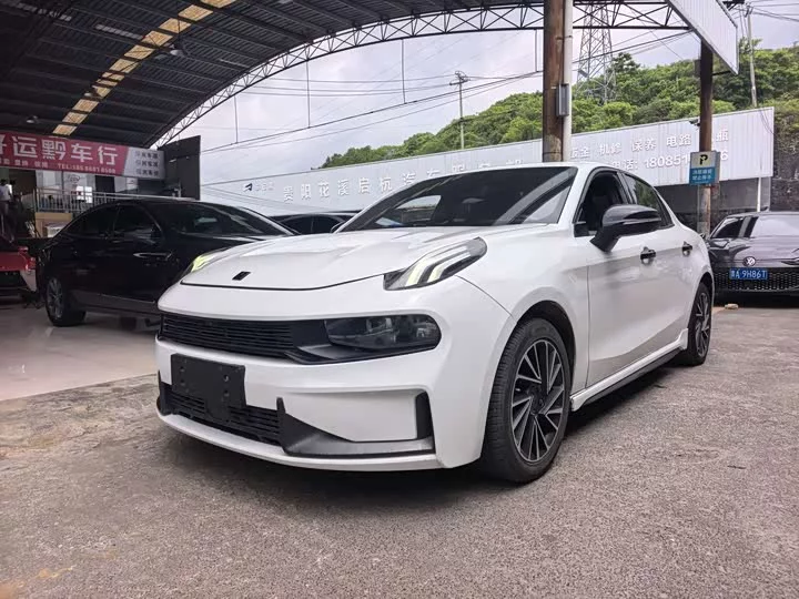 Lynk & Co 03