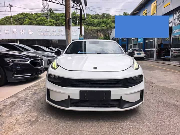 Lynk & Co 03