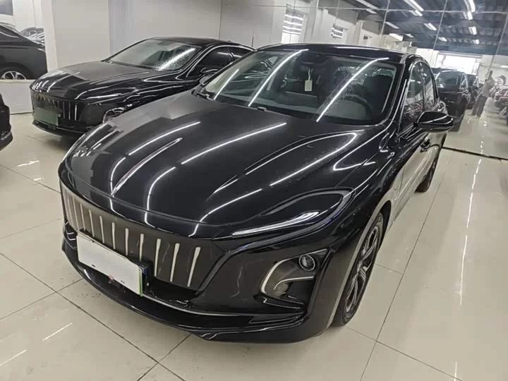 Hongqi E-QM5