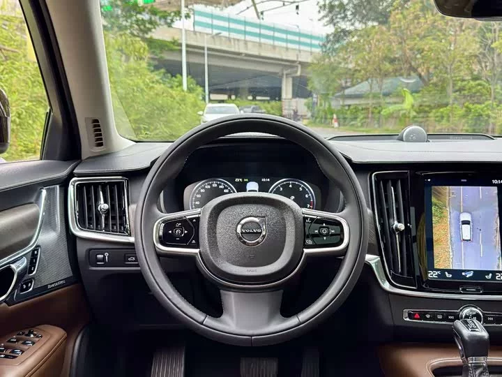 Volvo V90