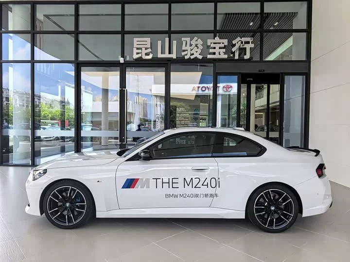 BMW M240i