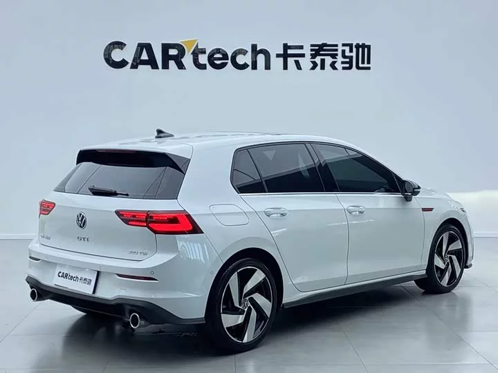 Volkswagen Golf GTI