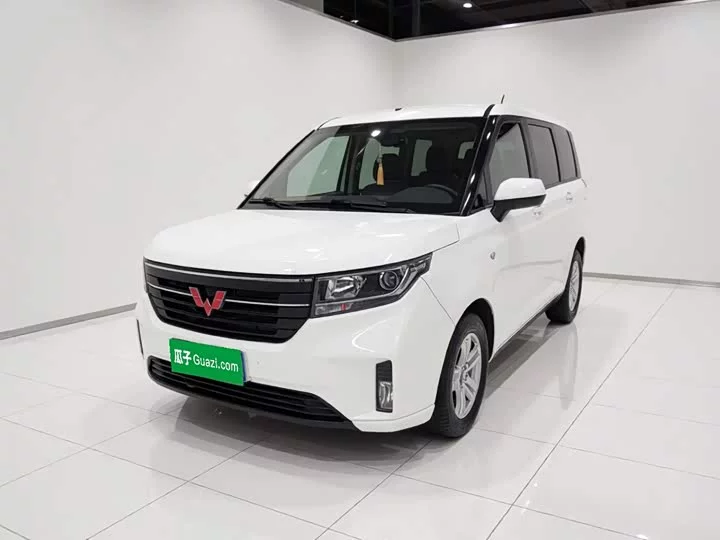 Wuling Hongguang PLUS
