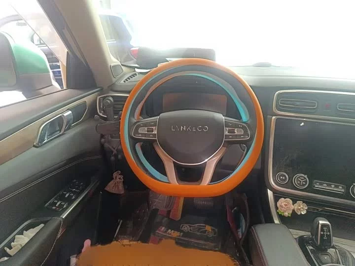 Lynk & Co 01