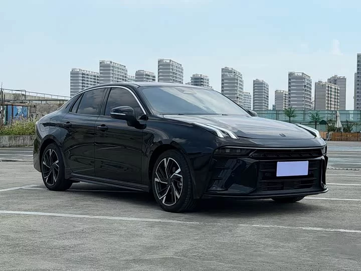 Lynk & Co 03