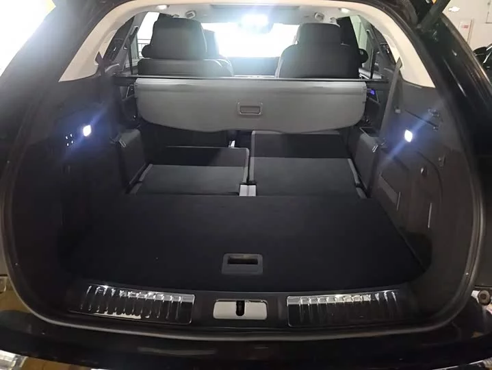 Hongqi E-HS9