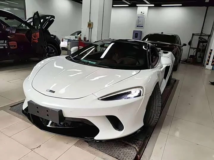 McLaren GT