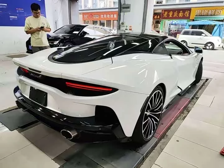 McLaren GT