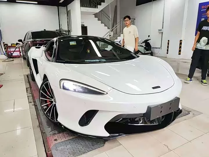 McLaren GT