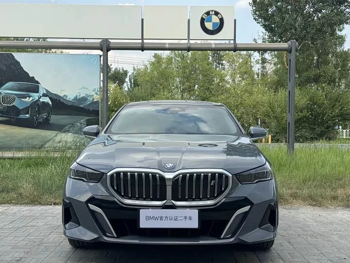 BMW i5