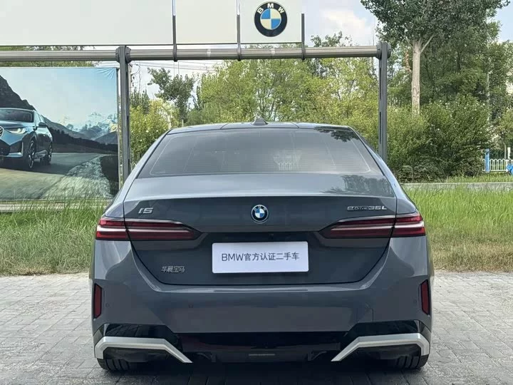 BMW i5