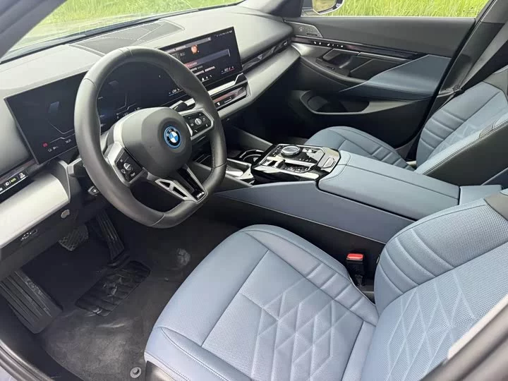 BMW i5