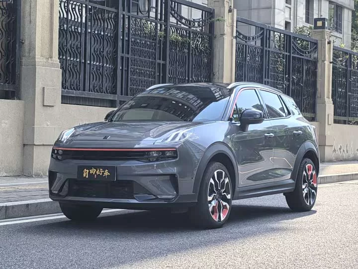 Lynk & Co 06