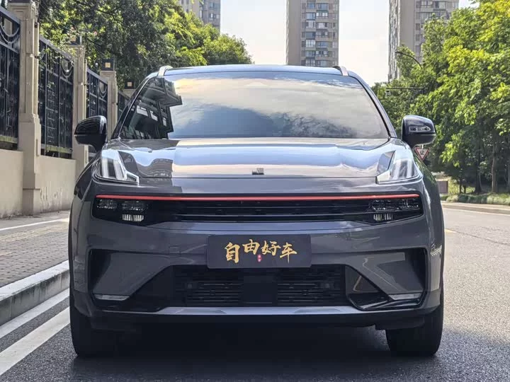 Lynk & Co 06