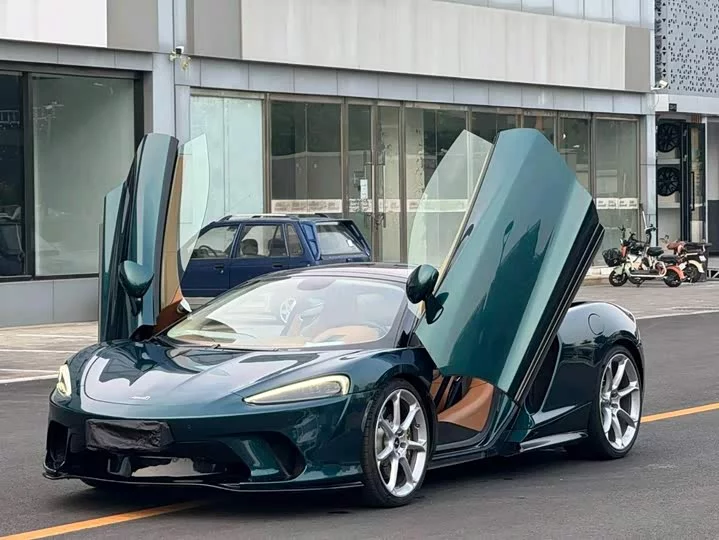 McLaren GT