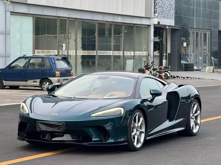 McLaren GT