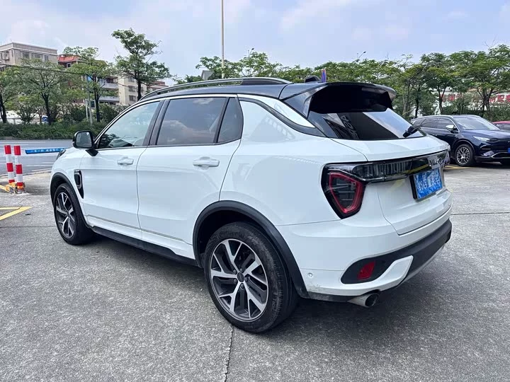 Lynk & Co 01 EM-P