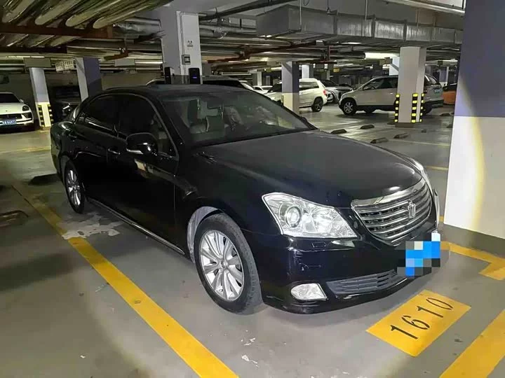 Toyota crown