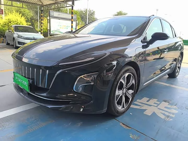 Hongqi E-QM5