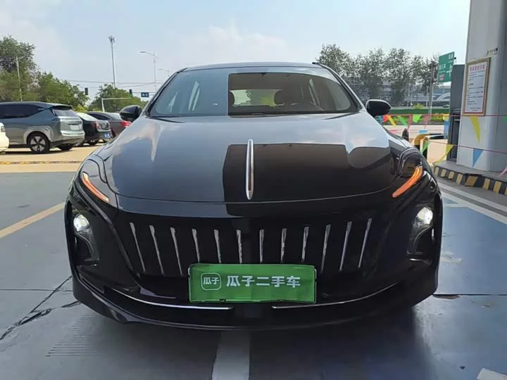 Hongqi E-QM5
