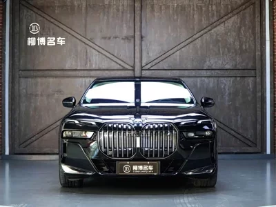 BMW i7