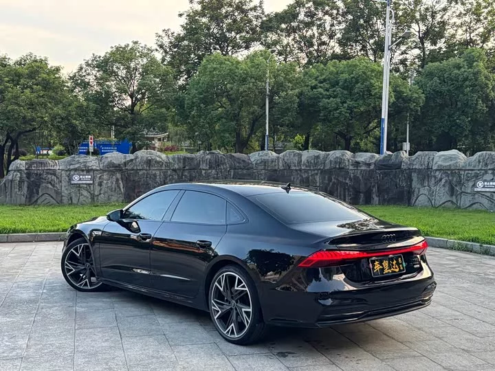 Audi A7L
