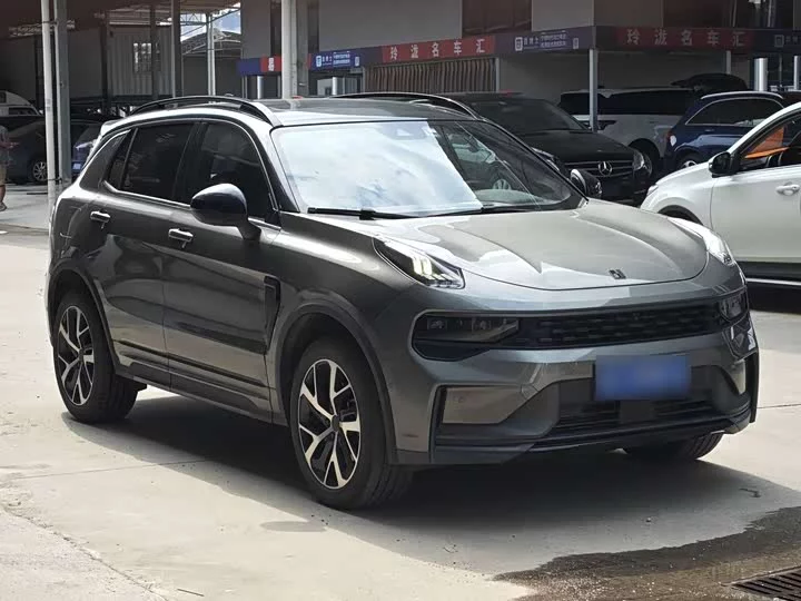 Lynk & Co 01