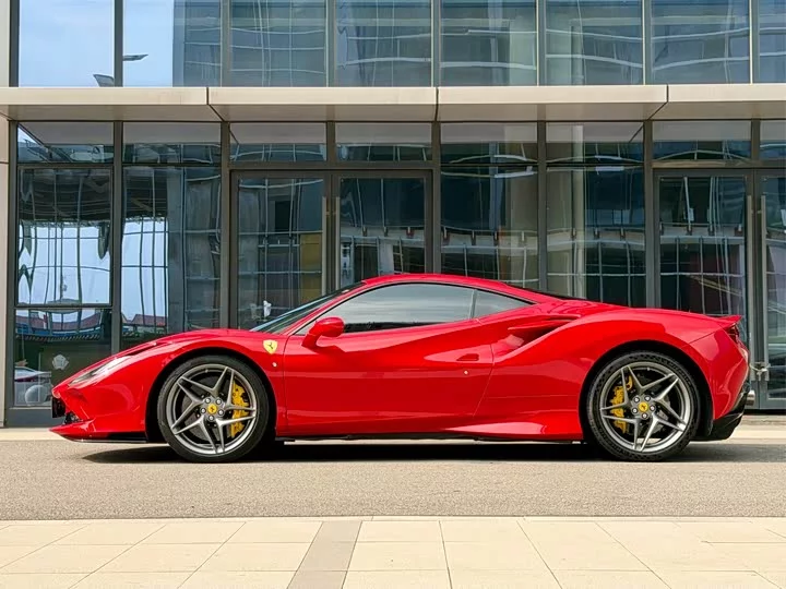 ferrari F8