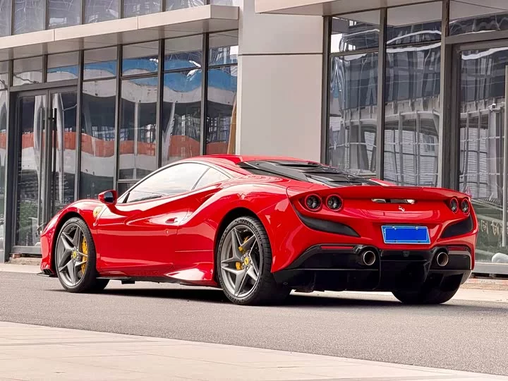 ferrari F8