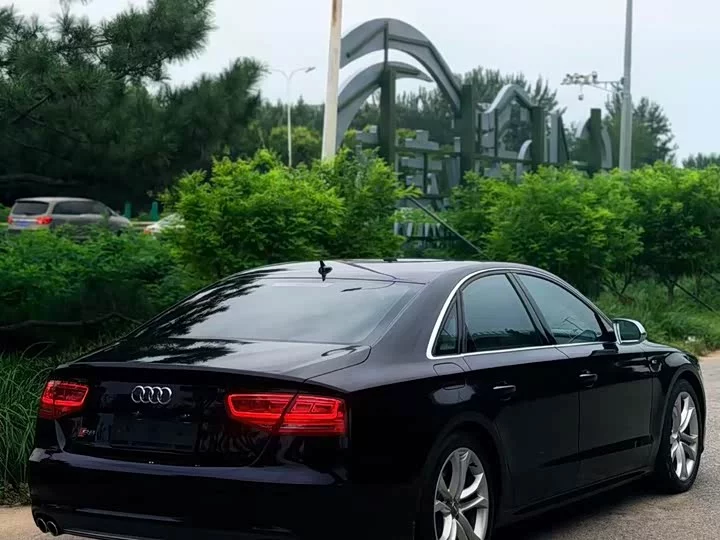 Audi S8