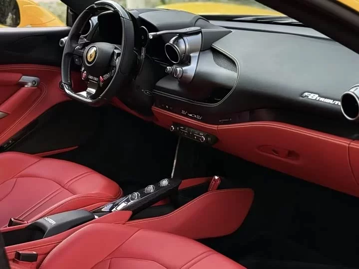 ferrari F8