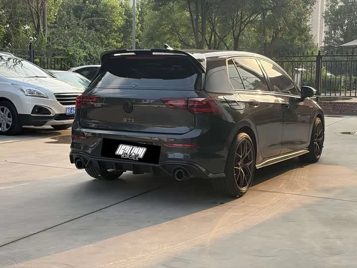 Volkswagen Golf GTI