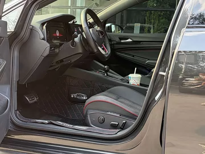 Volkswagen Golf GTI