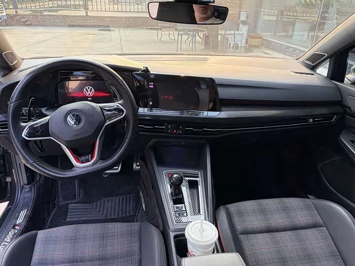 Volkswagen Golf GTI