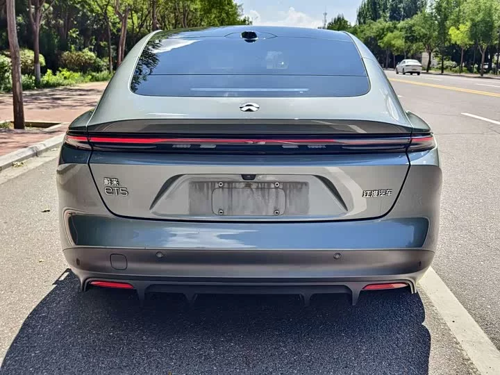 NIO ET5