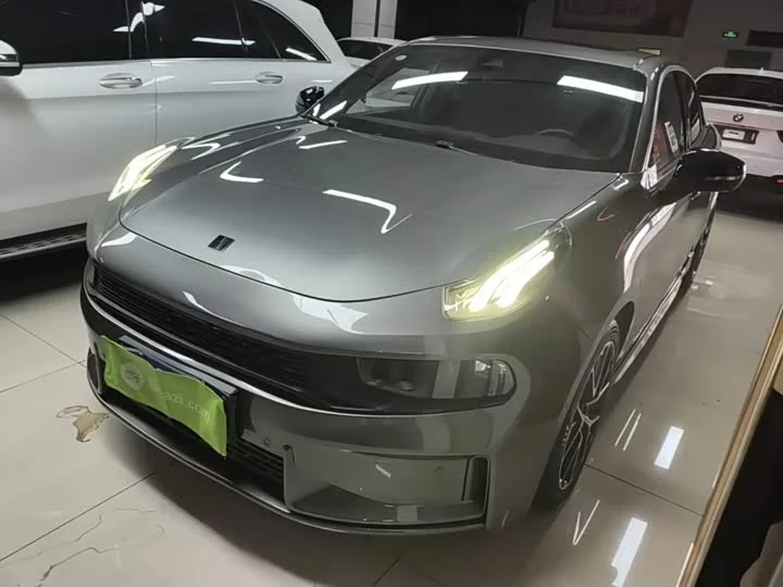 Lynk & Co 03