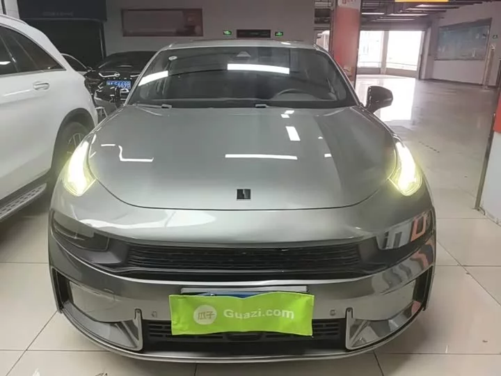 Lynk & Co 03