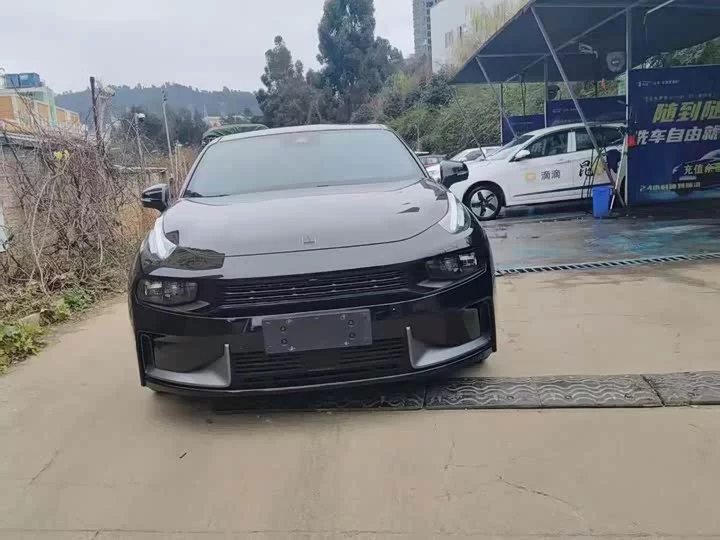 Lynk & Co 03
