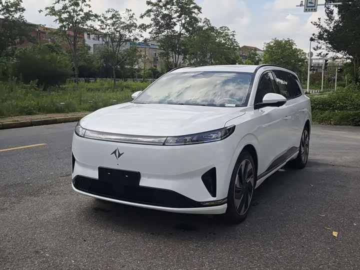Dongfeng eπ008