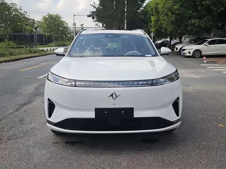 Dongfeng eπ008