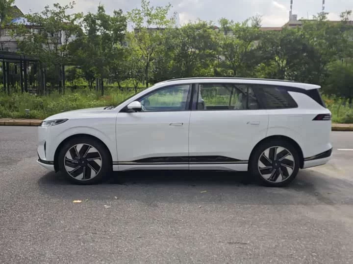 Dongfeng eπ008