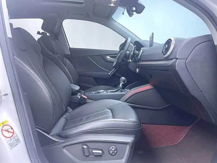 Audi Q2L
